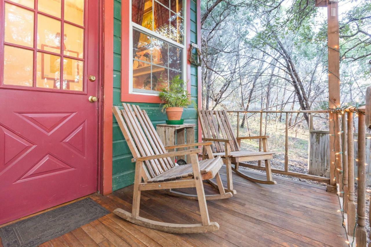 The Victorian Cottage At Creekside Camp & Cabins Marble Falls Exterior foto