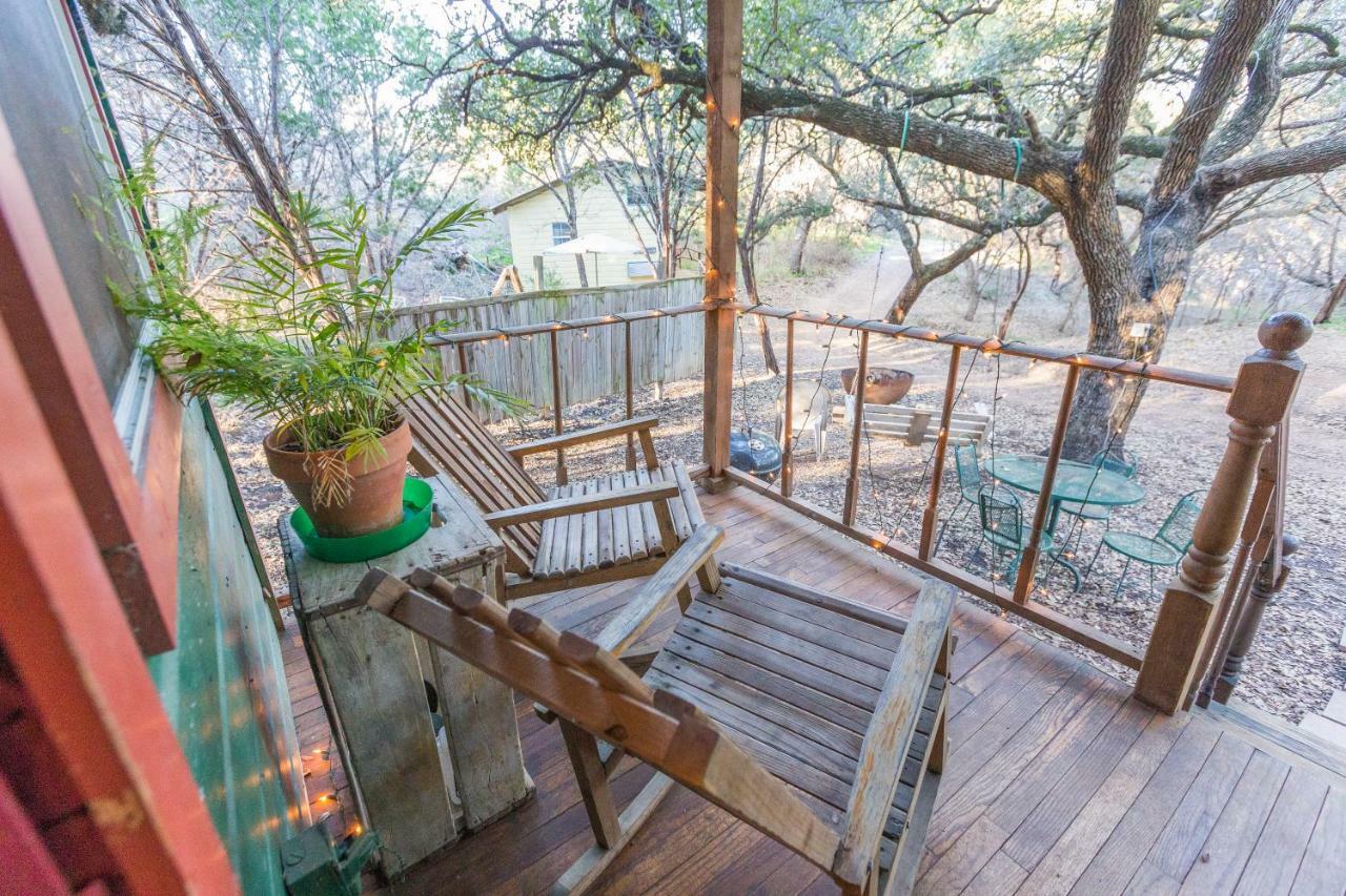 The Victorian Cottage At Creekside Camp & Cabins Marble Falls Exterior foto